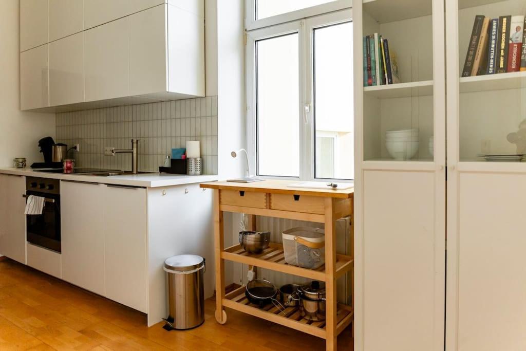Savoir-Vivre In Unserer Zentralen Balkonwohnung Вена Экстерьер фото