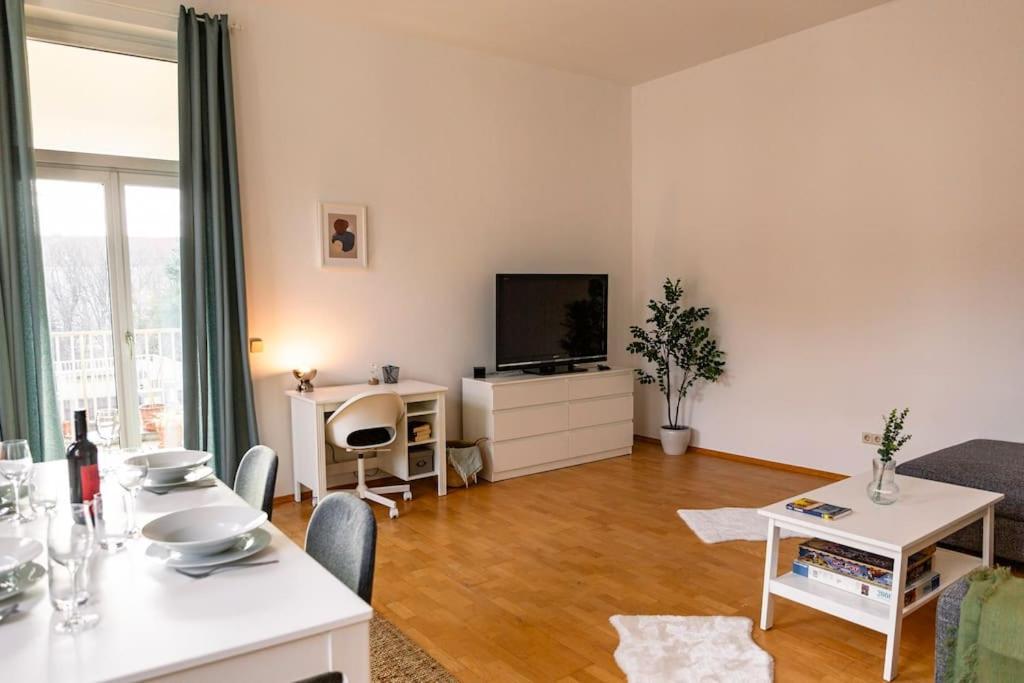 Savoir-Vivre In Unserer Zentralen Balkonwohnung Вена Экстерьер фото