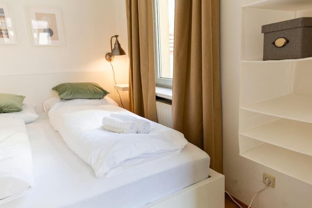 Savoir-Vivre In Unserer Zentralen Balkonwohnung Вена Экстерьер фото