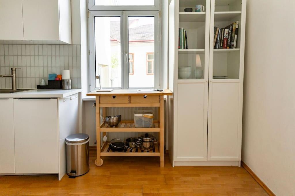 Savoir-Vivre In Unserer Zentralen Balkonwohnung Вена Экстерьер фото